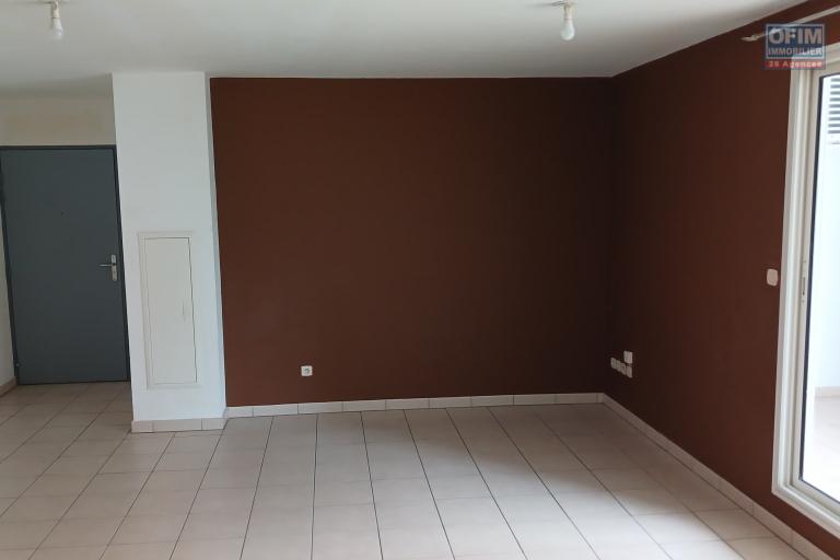 Grand T2/3 65m2 avec terrasse et parking - Sainte-Clotilde - Proche Boulevard Sud et Faculté