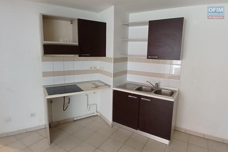 Grand T2/3 65m2 avec terrasse et parking - Sainte-Clotilde - Proche Boulevard Sud et Faculté