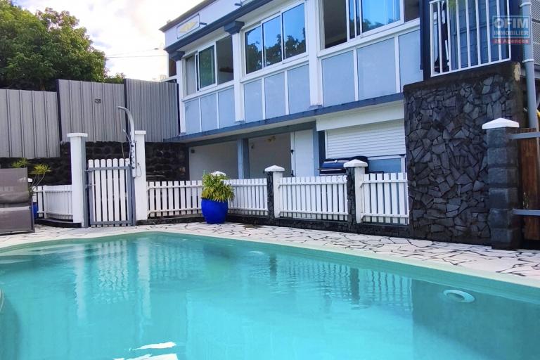 A vendre belle villa avec piscine à proximités des commodités