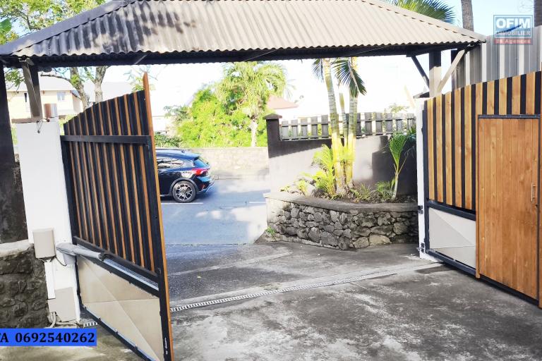 A vendre belle villa avec piscine à proximités des commodités