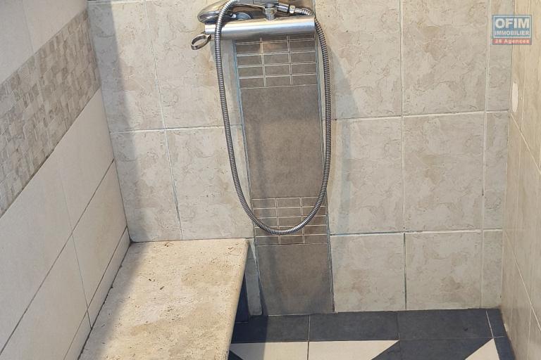 A vendre belle villa avec piscine à proximités des commodités