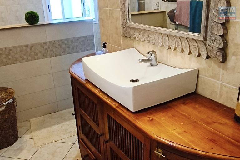 A vendre belle villa avec piscine à proximités des commodités