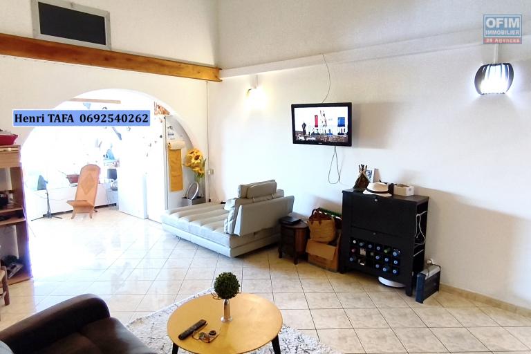A vendre belle villa avec piscine à proximités des commodités
