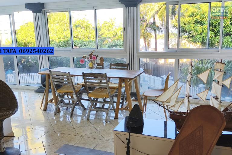 A vendre belle villa avec piscine à proximités des commodités