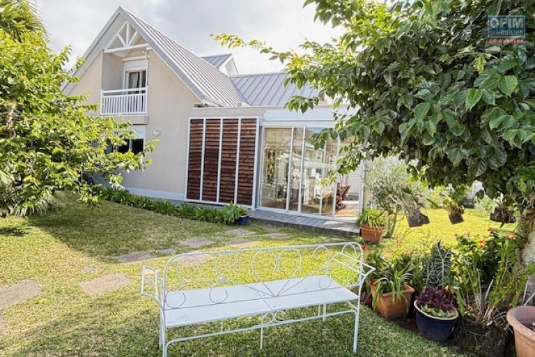 A vendre belle villa à l'entrée de La Montagne proche du centre et à proximité des commodités.