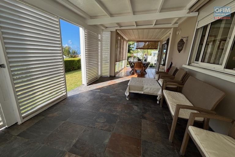 A vendre belle villa à l'entrée de La Montagne proche du centre et à proximité des commodités.