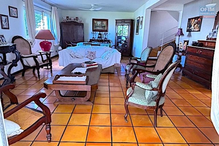 A vendre belle villa à l'entrée de La Montagne proche du centre et à proximité des commodités.