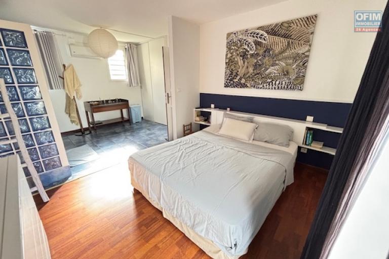 A vendre belle villa à l'entrée de La Montagne proche du centre et à proximité des commodités.