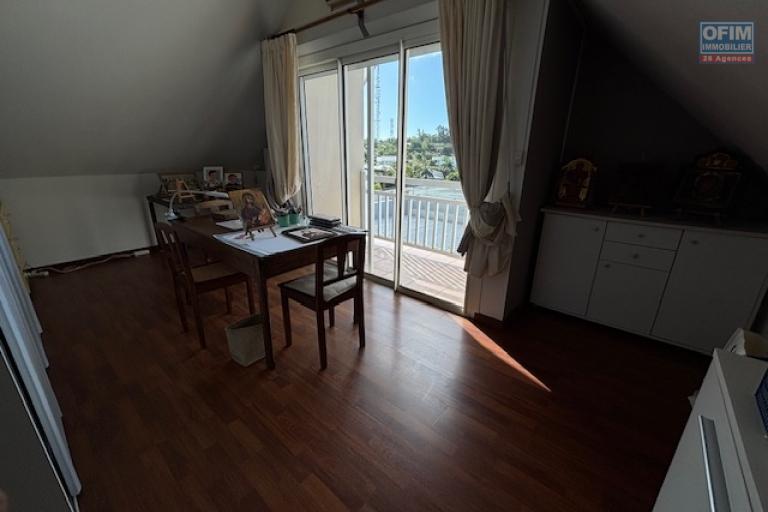 A vendre belle villa à l'entrée de La Montagne proche du centre et à proximité des commodités.