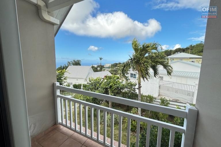 A vendre belle villa à l'entrée de La Montagne proche du centre et à proximité des commodités.