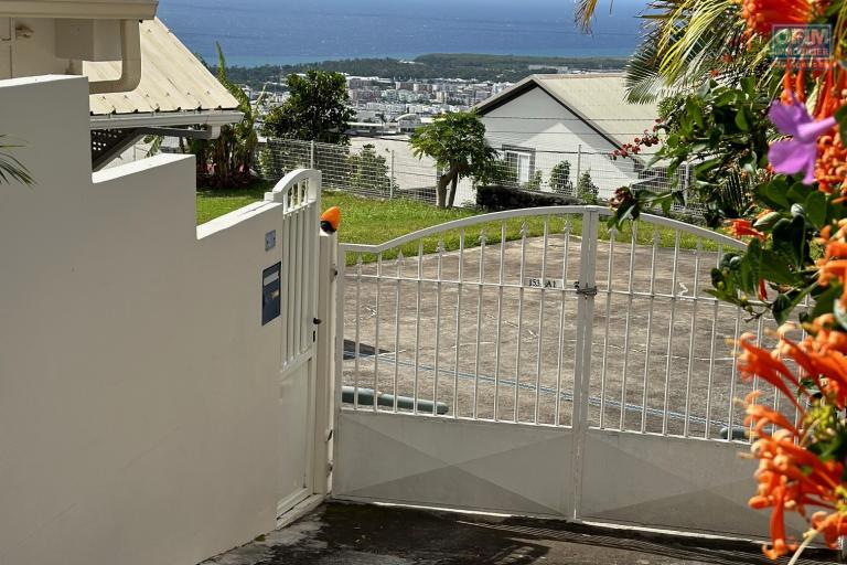 A vendre jolie villa jumelée de type F3/4 sur 431 m² jardin à chemin Finette Sainte-Clotilde
