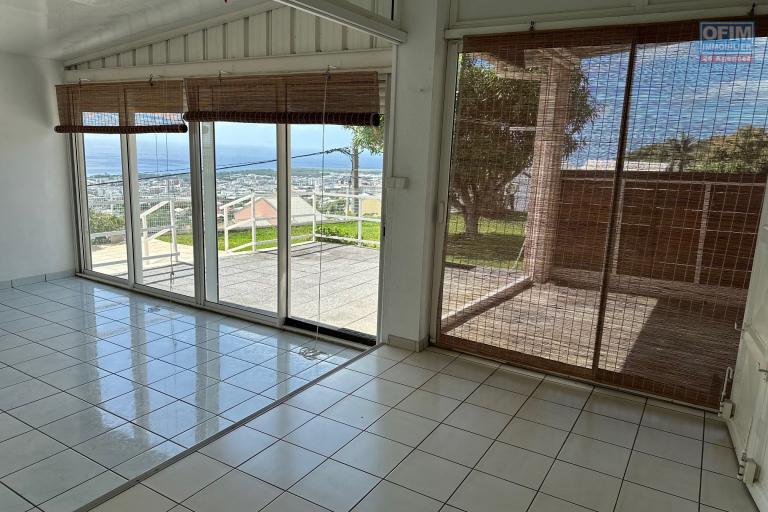 A vendre jolie villa jumelée de type F3/4 sur 431 m² jardin à chemin Finette Sainte-Clotilde