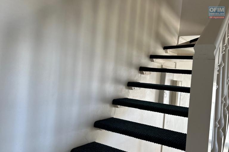 A vendre jolie villa jumelée de type F3/4 sur 431 m² jardin à chemin Finette Sainte-Clotilde