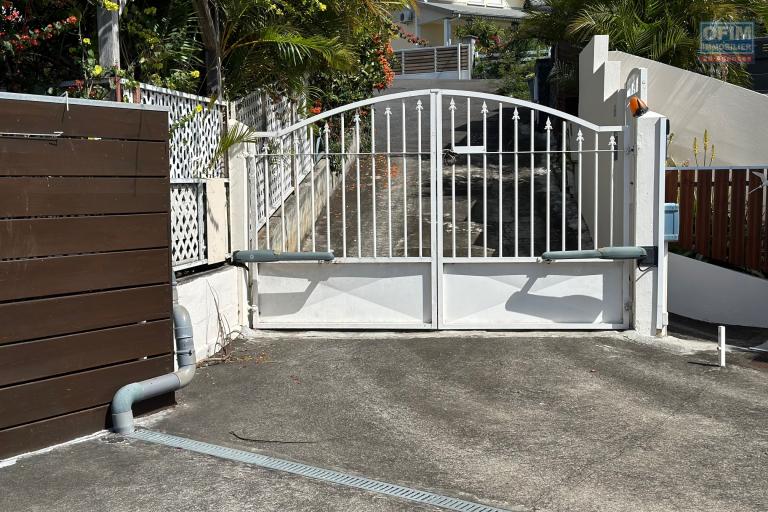 A vendre jolie villa jumelée de type F3/4 sur 431 m² jardin à chemin Finette Sainte-Clotilde