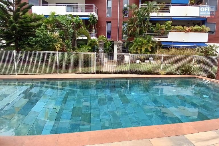 A vendre t2 à Saint-Denis dans une résidence de standing avec piscine et gardien