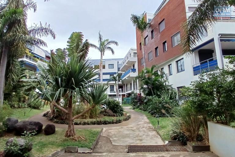 A vendre t2 à Saint-Denis dans une résidence de standing avec piscine et gardien