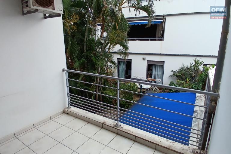A vendre t2 à Saint-Denis dans une résidence de standing avec piscine et gardien