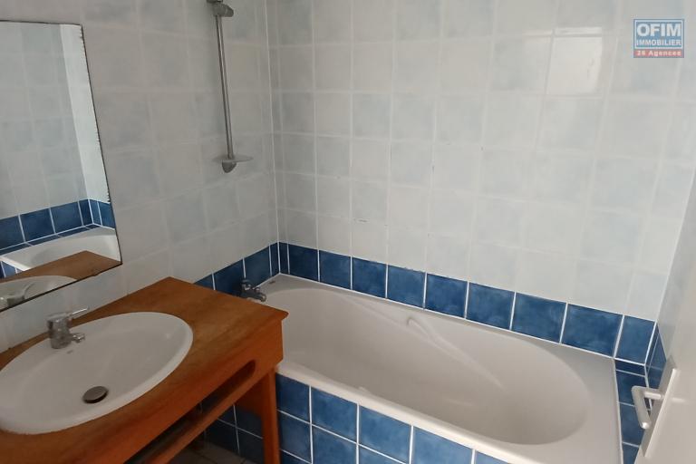 A vendre t2 à Saint-Denis dans une résidence de standing avec piscine et gardien