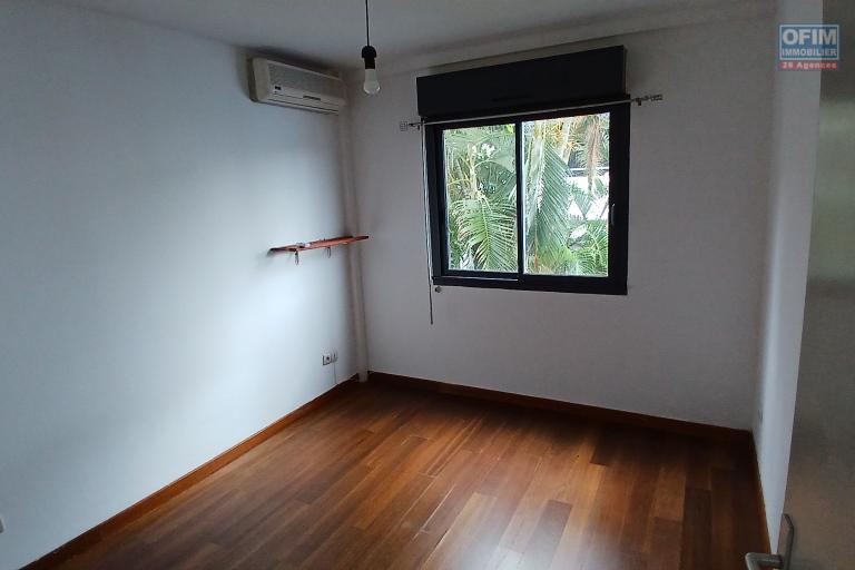 A vendre t2 à Saint-Denis dans une résidence de standing avec piscine et gardien