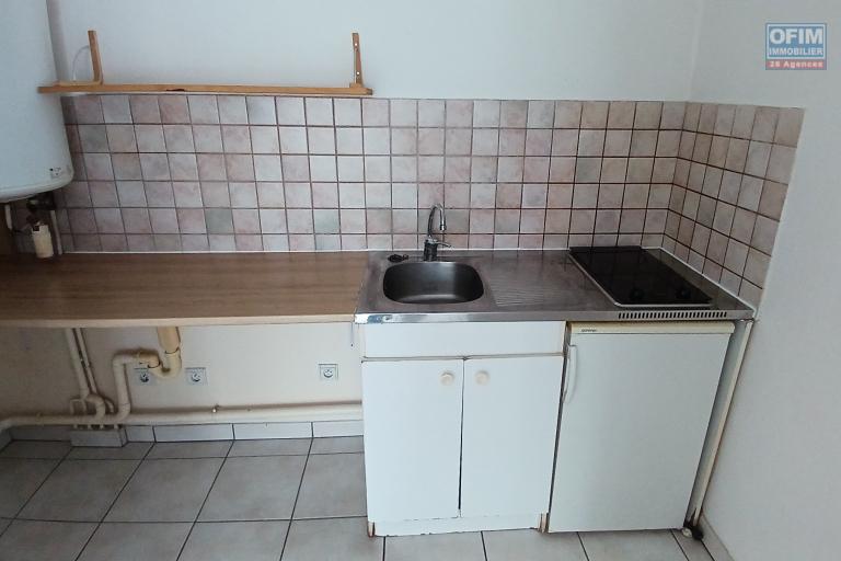 A vendre t2 à Saint-Denis dans une résidence de standing avec piscine et gardien