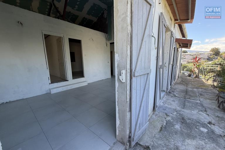 Maison à terminer de type F3/4 de 120 m² habitables sur 655 m² de terrain située à 200 m d'altitude sur la Riviere St Louis dans le quartier du Ruisseau.
