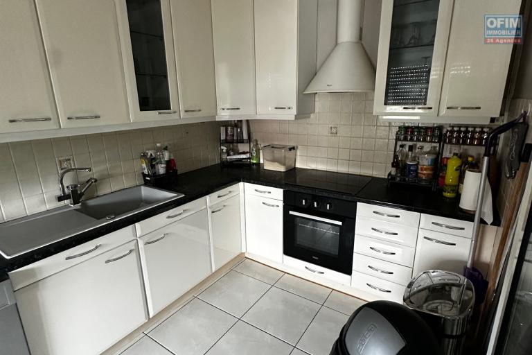 A louer à la Rivière des pluies Sainte-Marie bel appartement F3 meublé