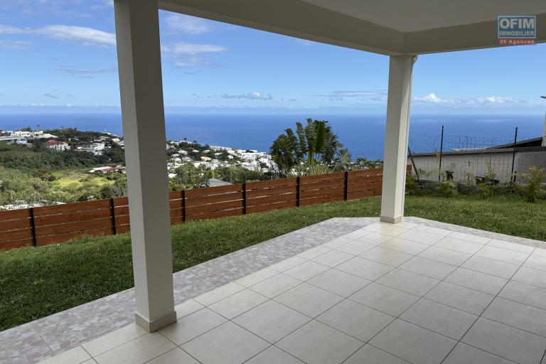 Maison F4 neuve en R+1 de 106,26 m² construite sur 451 m² de terrain, avec pleine vue mer et montagne imprenable, à 420 m d'altitude.