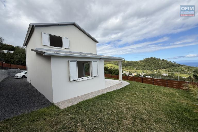 Maison F4 neuve en R+1 de 106,26 m² construite sur 451 m² de terrain, avec pleine vue mer et montagne imprenable, à 420 m d'altitude.