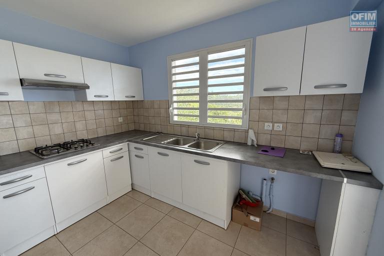 Maison F4 neuve en R+1 de 106,26 m² construite sur 451 m² de terrain, avec pleine vue mer et montagne imprenable, à 420 m d'altitude.