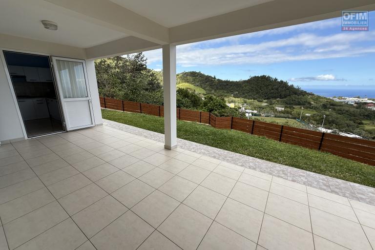 Maison F4 neuve en R+1 de 106,26 m² construite sur 451 m² de terrain, avec pleine vue mer et montagne imprenable, à 420 m d'altitude.