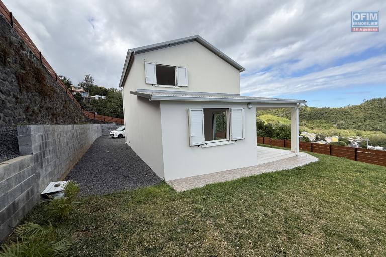 Maison F4 neuve en R+1 de 106,26 m² construite sur 451 m² de terrain, avec pleine vue mer et montagne imprenable, à 420 m d'altitude.