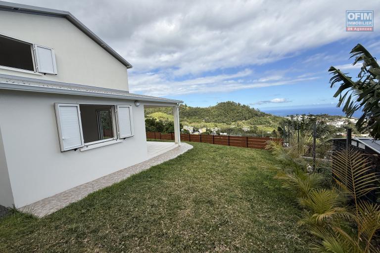 Maison F4 neuve en R+1 de 106,26 m² construite sur 451 m² de terrain, avec pleine vue mer et montagne imprenable, à 420 m d'altitude.