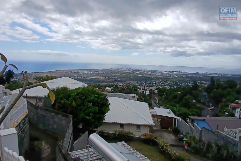 A LOUER maison F4 avec piscine et jaccuzi  sur Bois de Nèfles Saint-Paul- magnifique vue mer