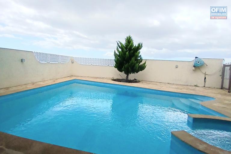 A LOUER maison F4 avec piscine et jaccuzi  sur Bois de Nèfles Saint-Paul- magnifique vue mer