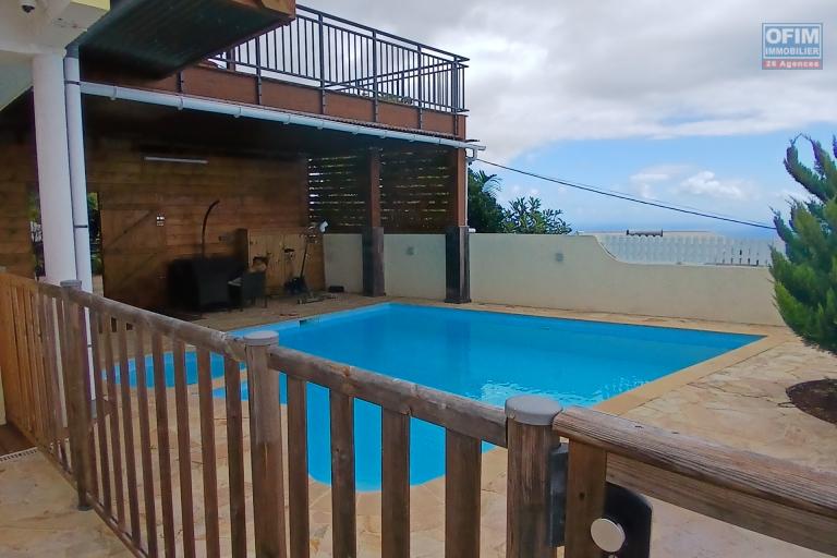 A LOUER maison F4 avec piscine et jaccuzi  sur Bois de Nèfles Saint-Paul- magnifique vue mer
