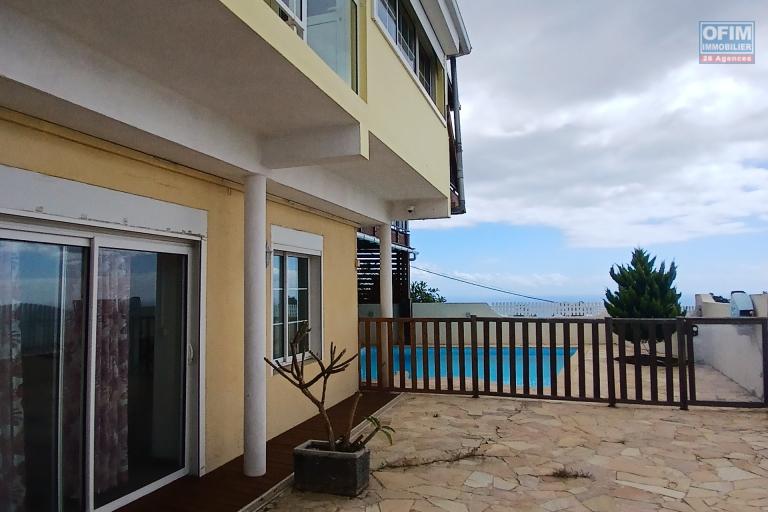 A LOUER maison F4 avec piscine et jaccuzi  sur Bois de Nèfles Saint-Paul- magnifique vue mer