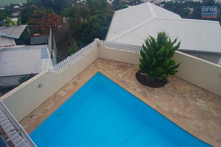 A LOUER maison F4 avec piscine et jaccuzi  sur Bois de Nèfles Saint-Paul- magnifique vue mer