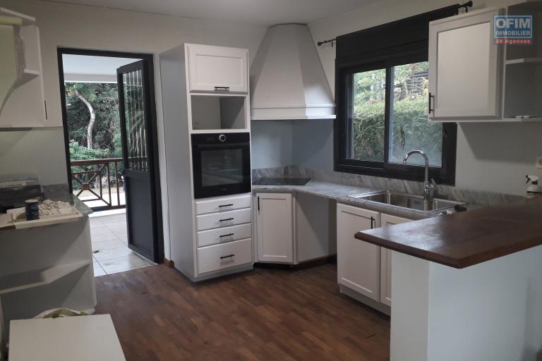 A louer belle villa F5 avec piscine sur le bas de la Possession