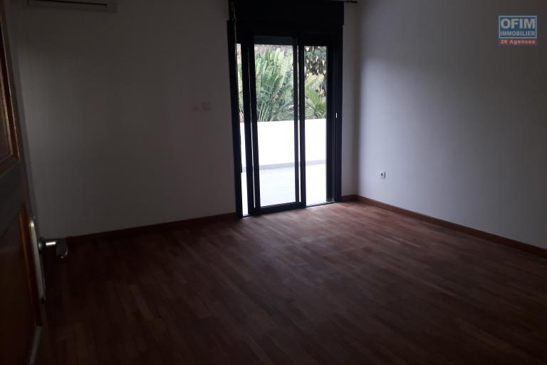 A louer belle villa F5 avec piscine sur le bas de la Possession
