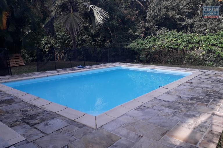 A louer belle villa F5 avec piscine sur le bas de la Possession