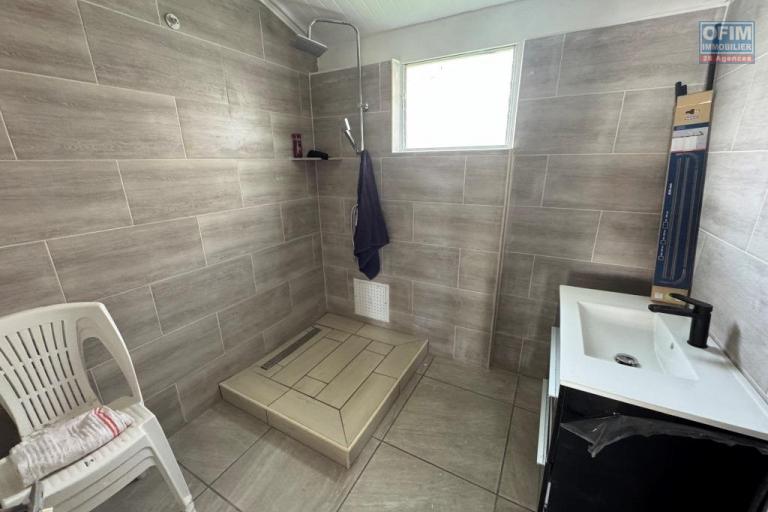 A louer belle villa rénovée de type F4  la Plaine des Cafres