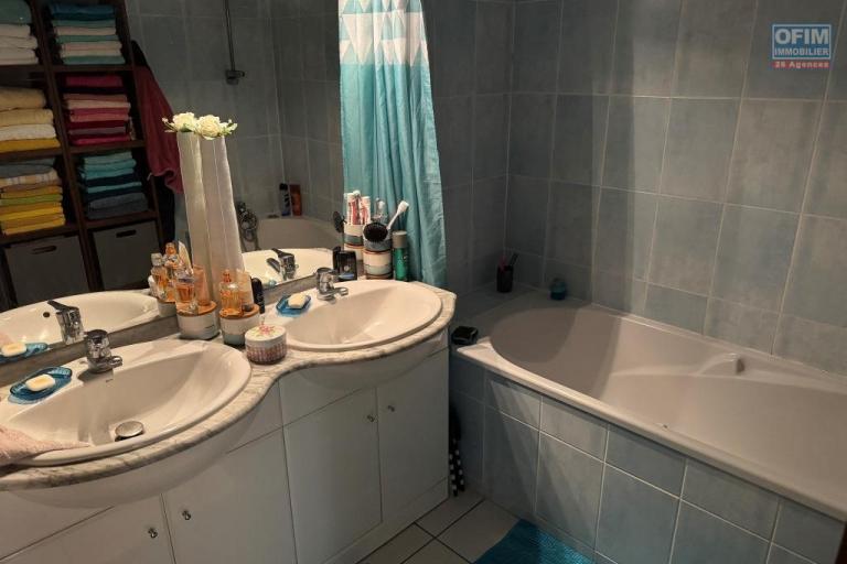 A vendre superbe appartement F3 spacieux de 78 m² dans l'une des plus belles résidences de standing au Tampon
