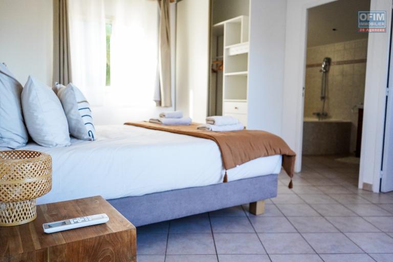A vendre à la Possession superbe villa F4 type provençale avec piscine, Vue sur mer et le port .