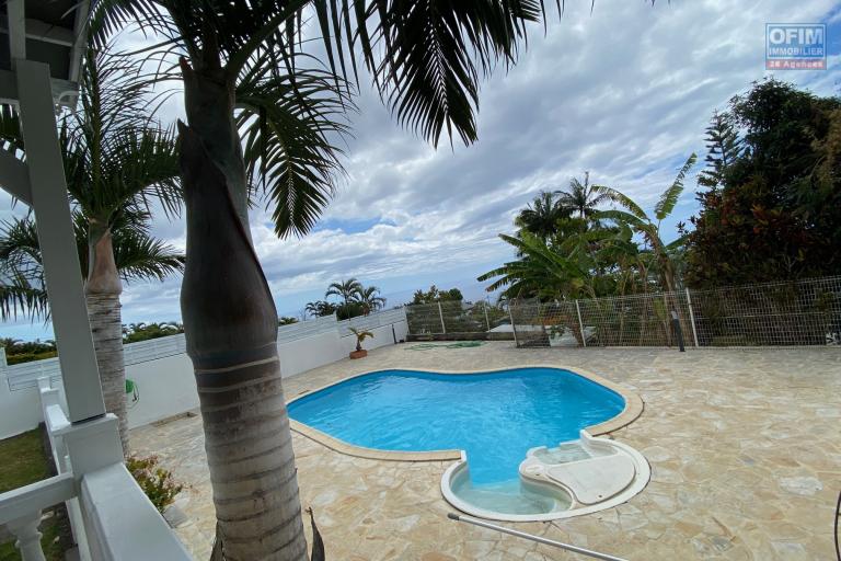 A louer villa T5/6 de plein pieds avec jardin et piscine à La Montagne