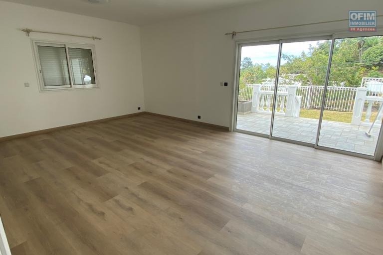 A louer villa T5/6 de plein pieds avec jardin et piscine à La Montagne