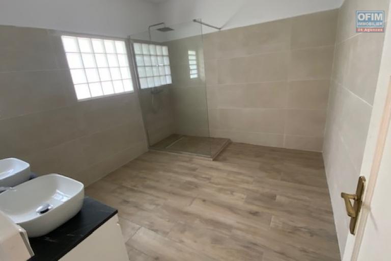 A louer villa T5/6 de plein pieds avec jardin et piscine à La Montagne