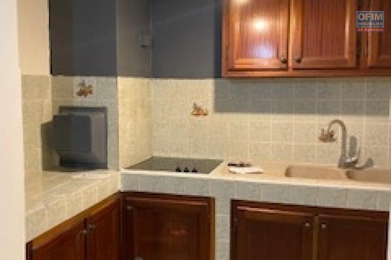 A louer cet appartement de type F2 sur la résidence CARRICUBE à Saint Denis.