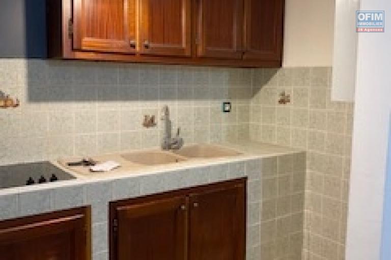 A louer cet appartement de type F2 sur la résidence CARRICUBE à Saint Denis.
