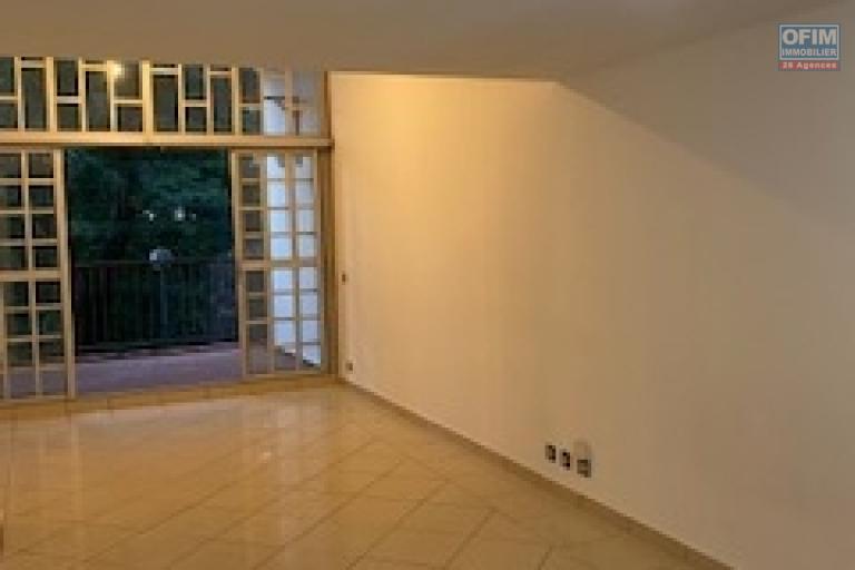 A louer cet appartement de type F2 sur la résidence CARRICUBE à Saint Denis.