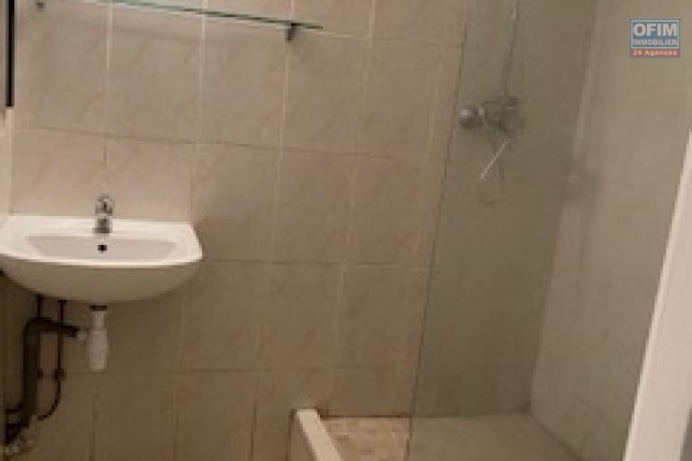 A louer cet appartement de type F2 sur la résidence CARRICUBE à Saint Denis.